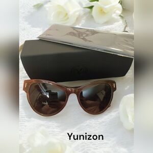 Yunizon shimmering sunglasses with case and cleaning cloth